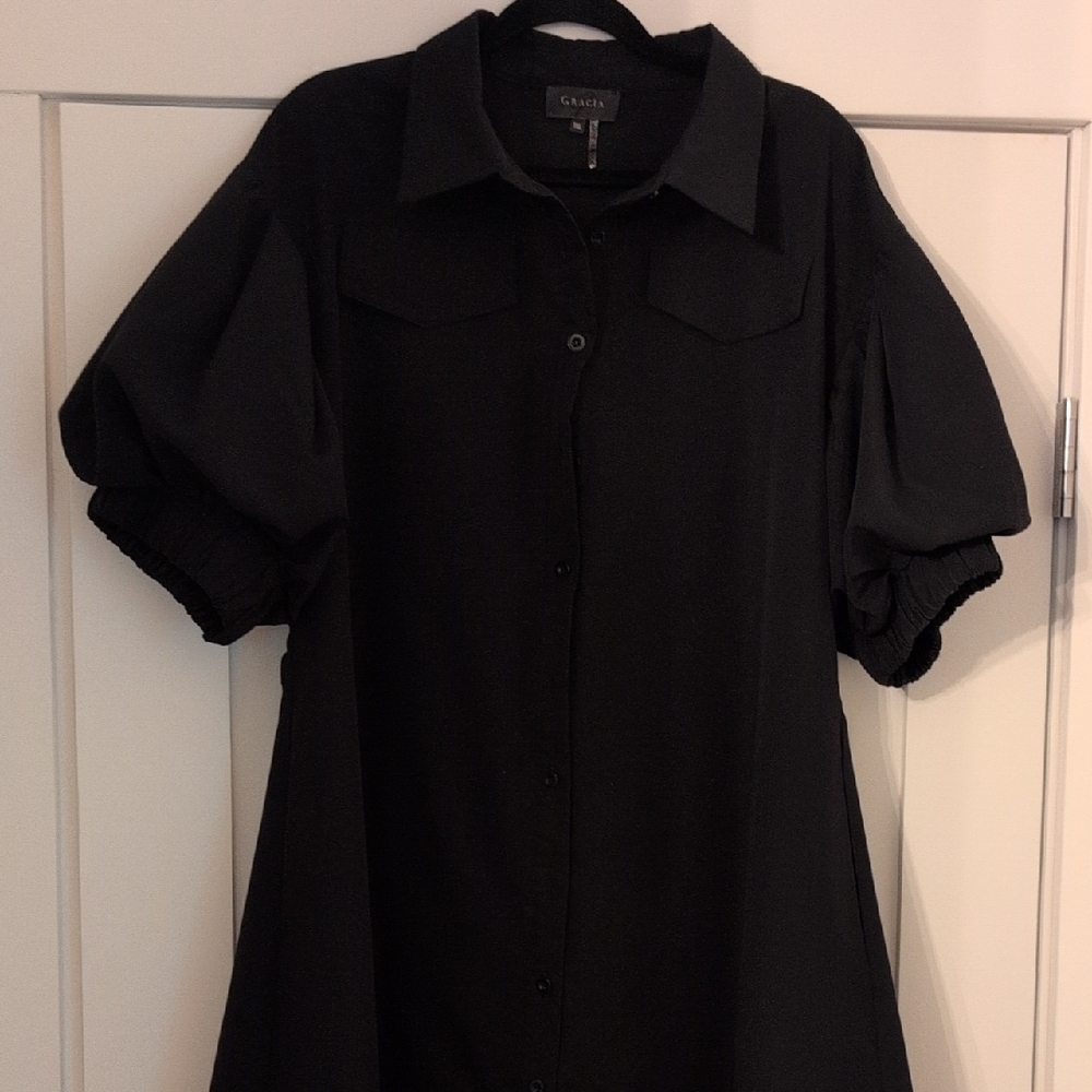 Gracia Black Button-Up Top